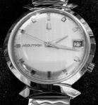 not easy to see but it has a beautiful linen patterned  dial  