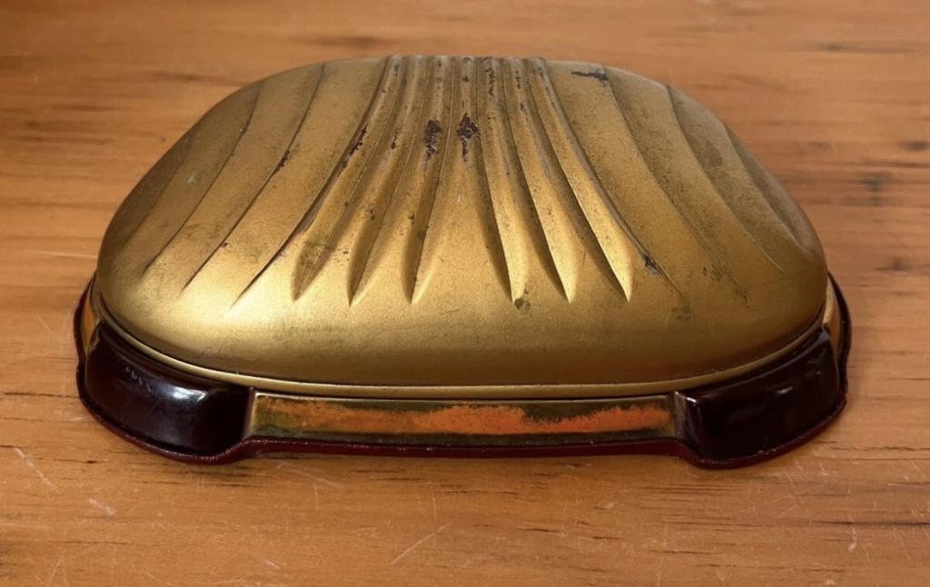 Clamshell 