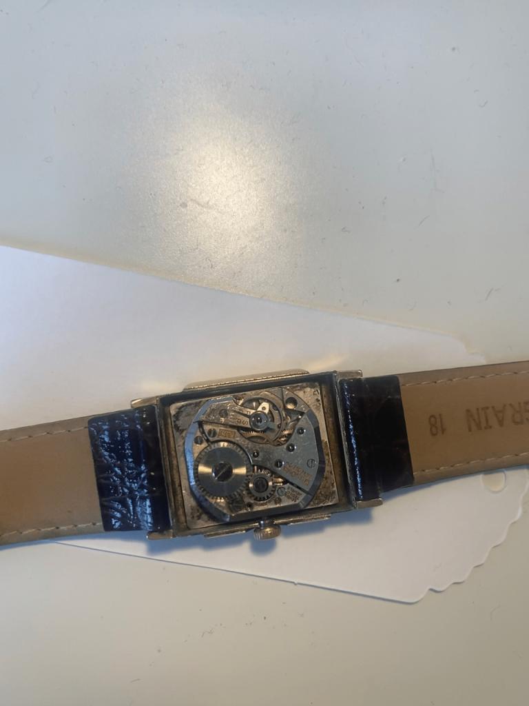 Picture of inside of the movement 
