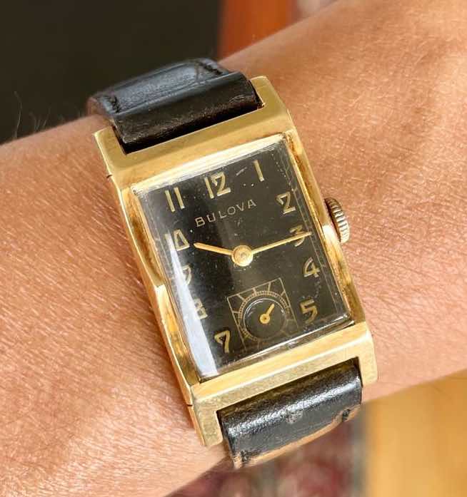 I have the same watch with black face.