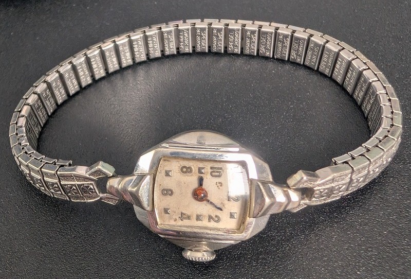 Whole watch with a replaced band