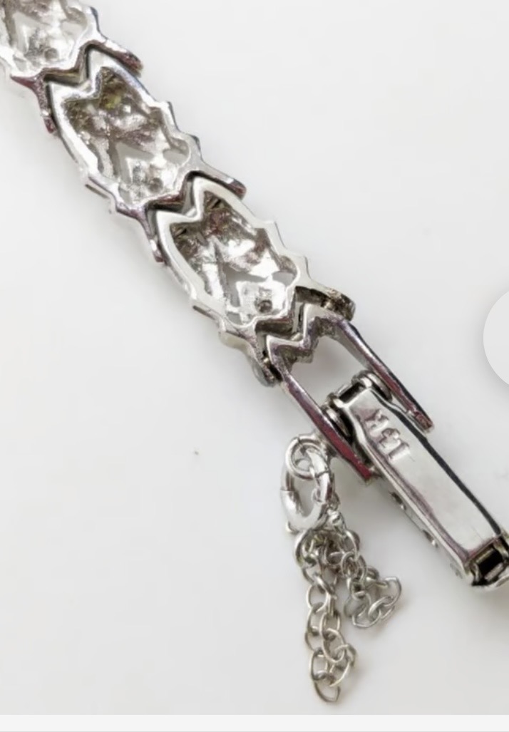 Bracelet with safety chain