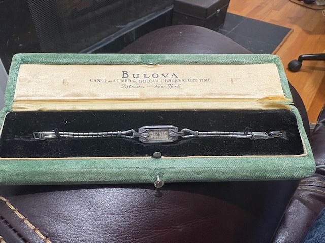 31 Bulova Nancy Case
