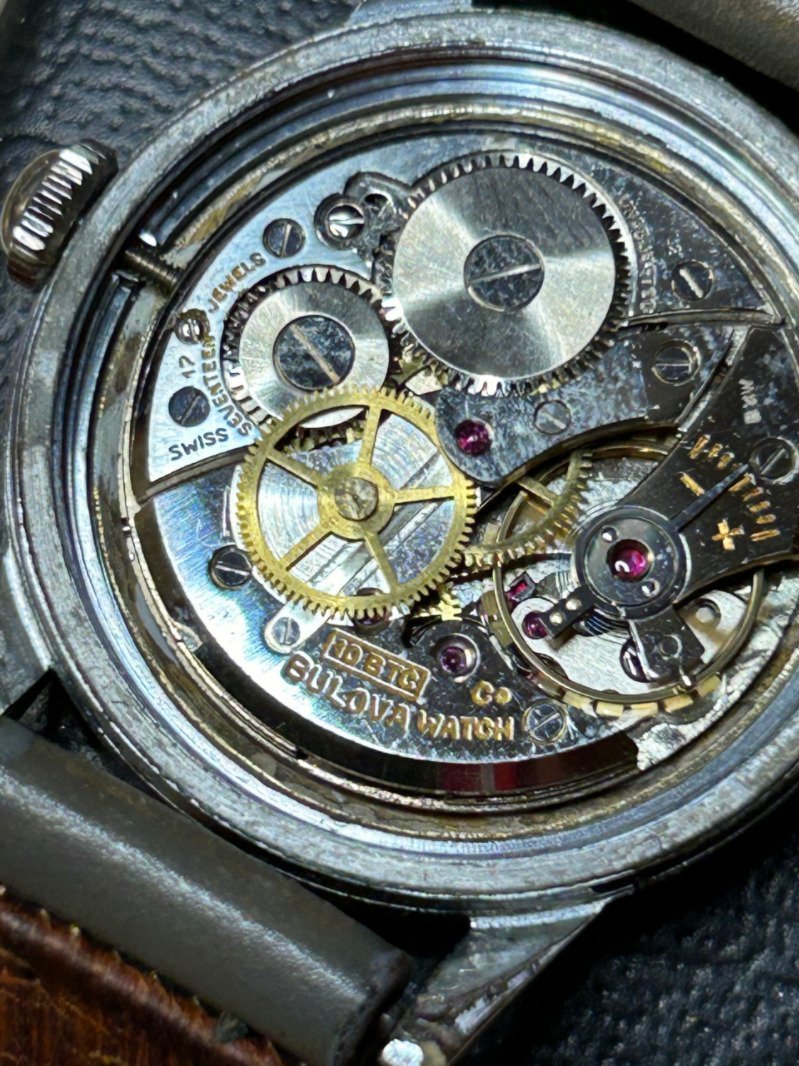 Movement with case spring removed